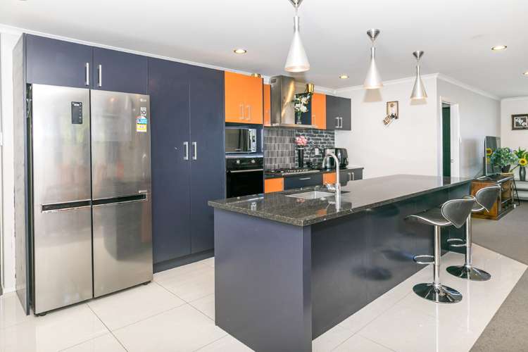 11 Cabourne Drive Glenview_5