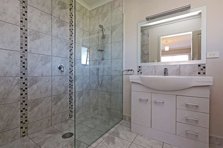 17 Lowry Place Frimley_7