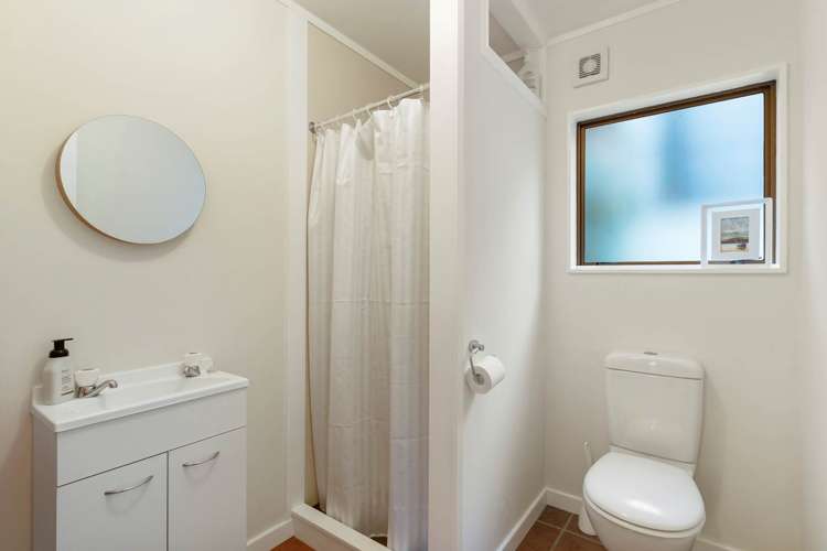 11 Gails Drive Okura_13