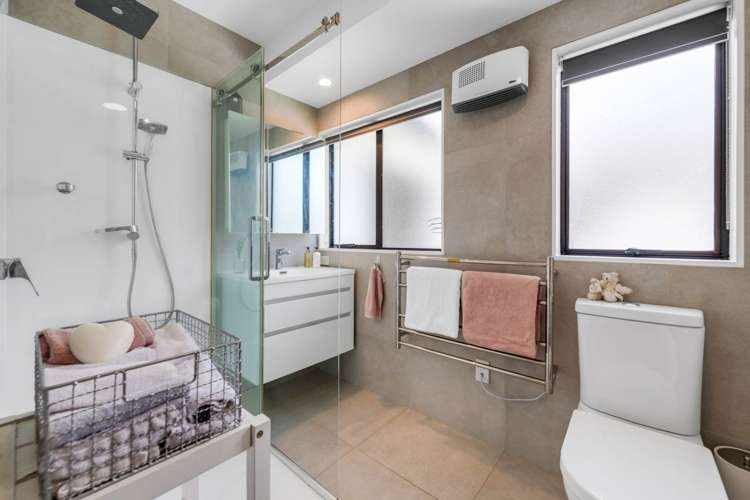 317 & 317A West Road Brookby_21