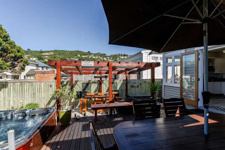 9 Wha Street Lyall Bay_18