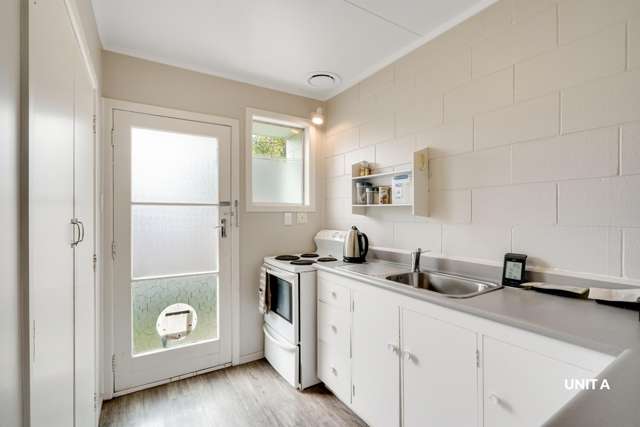 22A & B Barrie Crescent Silverdale_3