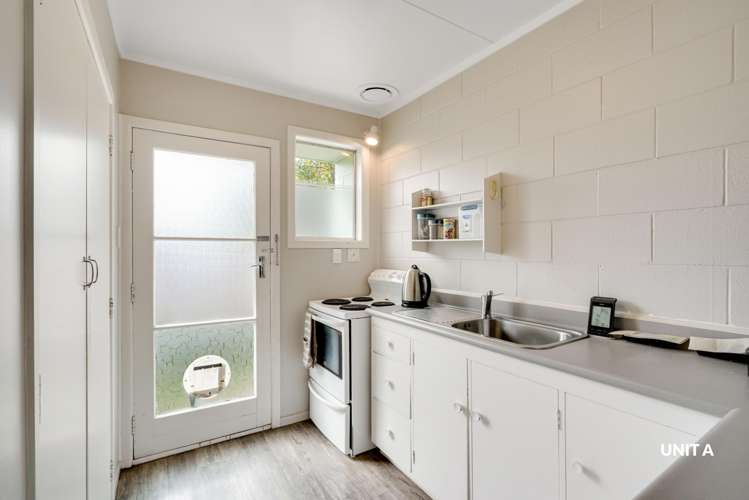 22A & B Barrie Crescent_3