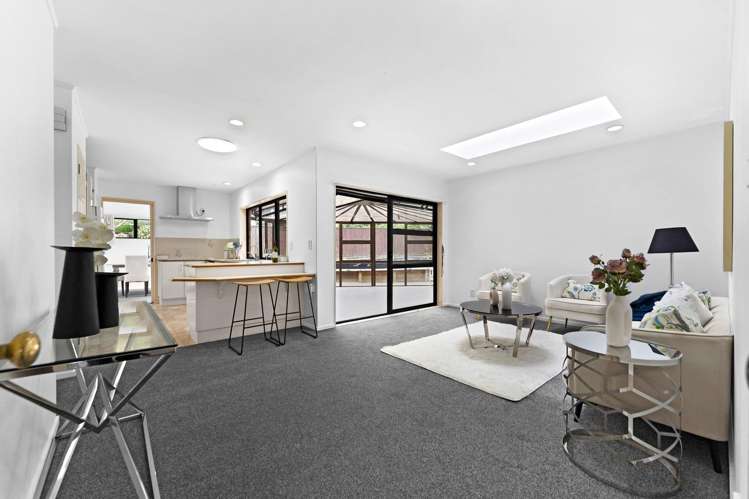 25 Lexington Drive Botany Downs_11