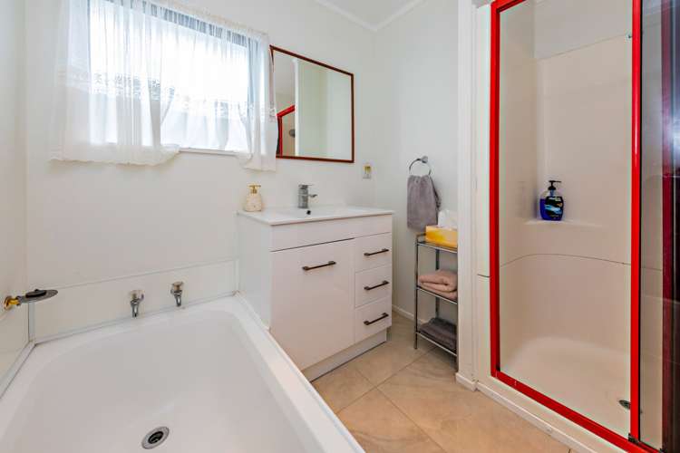 2/15 Leven Lane Totara Heights_11