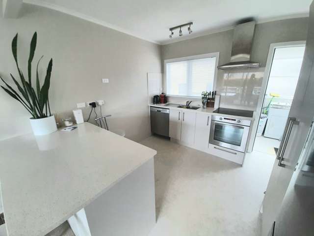 2/5 Whitby Crescent Mairangi Bay_2