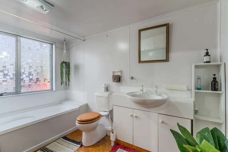 1391 Coast Road Karitane_18