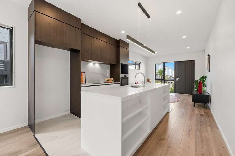 5 Greenbrier Street Westgate_4