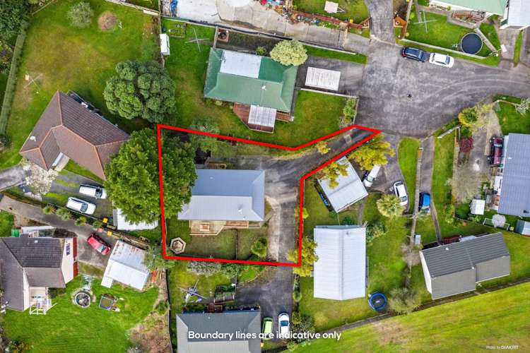 42 Maywood Crescent Glen Eden_11