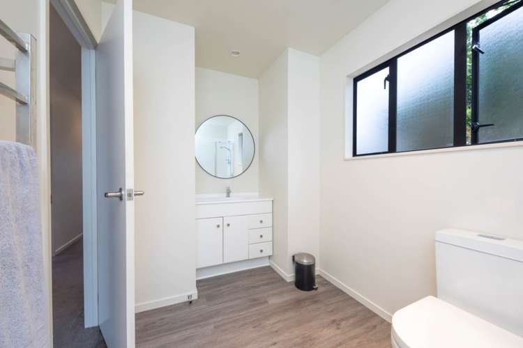 27 De Val Drive Titirangi_15