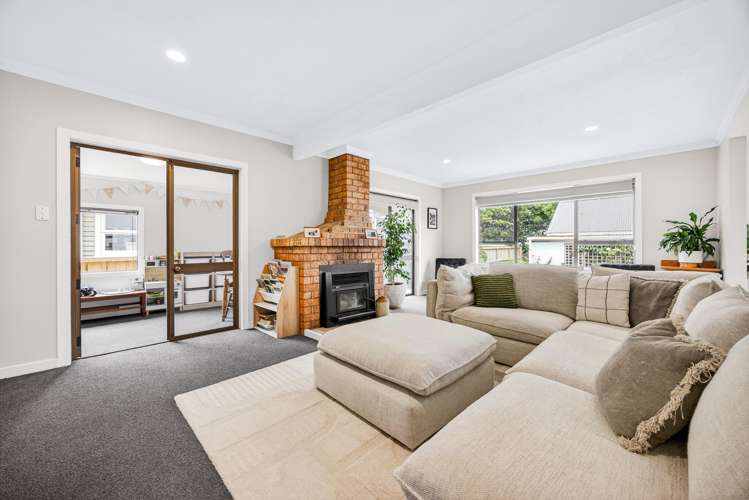 53 Cambridge Road Riverhead_1