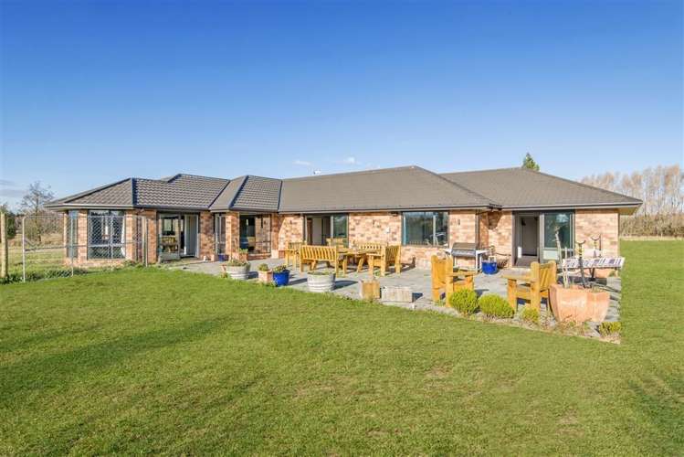 2299 South Eyre Road West Eyreton_0