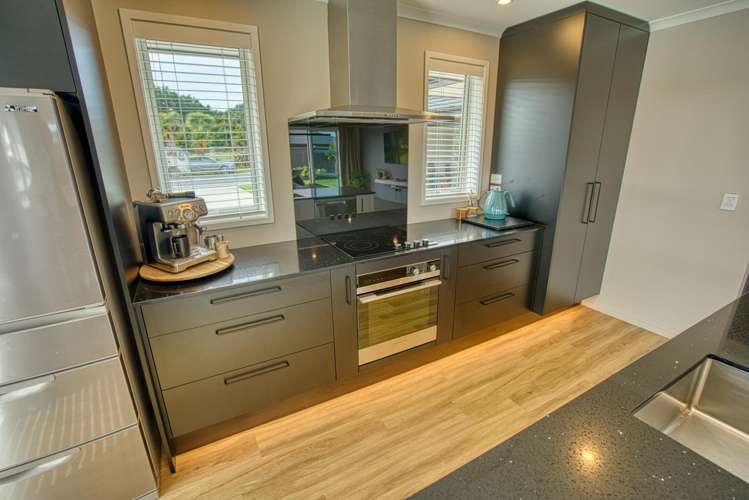 174 Coulson Road Paroa_15