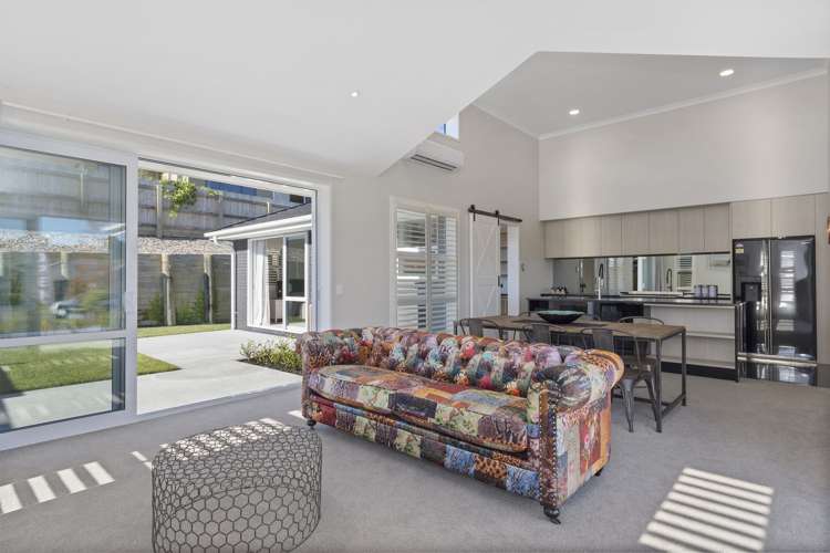 231 Lakes Boulevard Pyes Pa_14