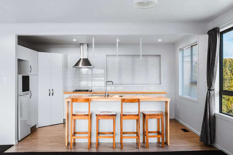 44 Tremaine Avenue Two Mile Bay_9