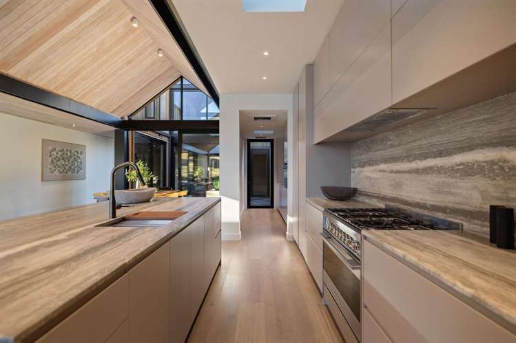 11 McKinlay Lane, Lake Tewa Jack's Point_13