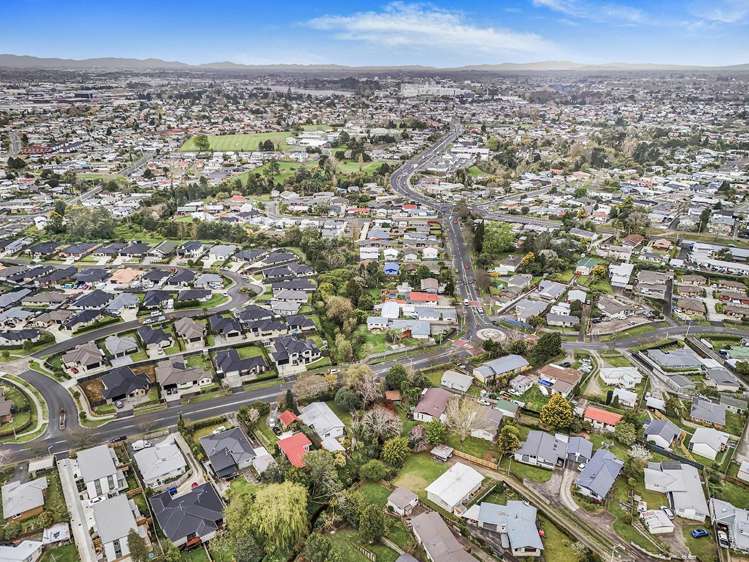 B/15 Saxbys Road Glenview_16