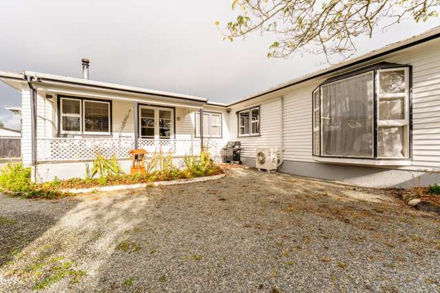 Family Home or Farmers Haven!