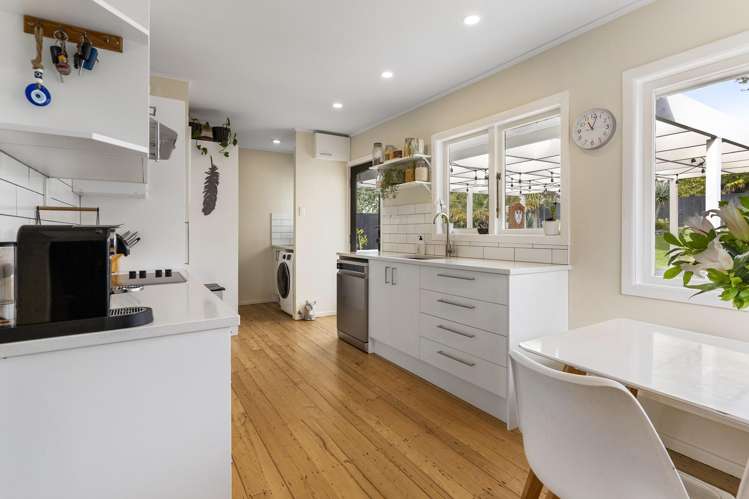 13 Ayrton Street Te Atatu South_5