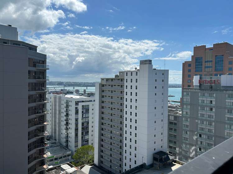 1602/75 Victoria Street West City Centre_18