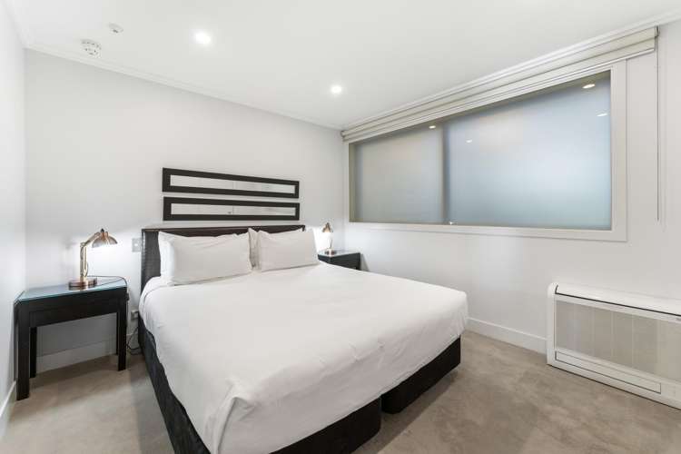 10/225 Lake Terrace Waipahihi_14