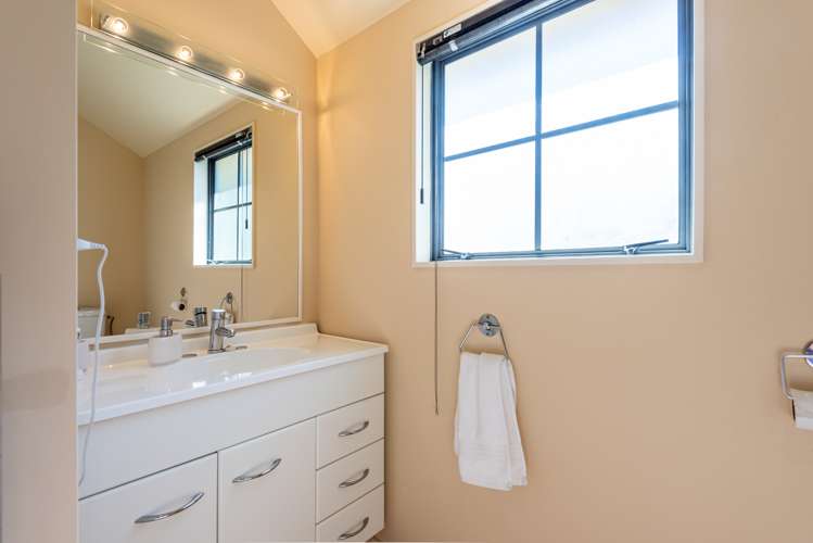 73 Woodhouse Avenue Karori_12