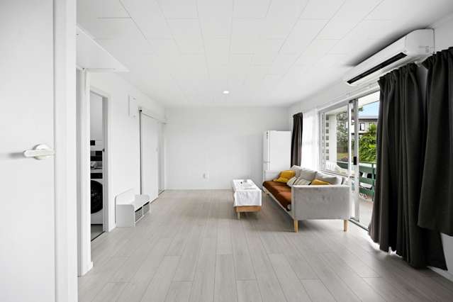 Stylish City Living with Sunny Balcony