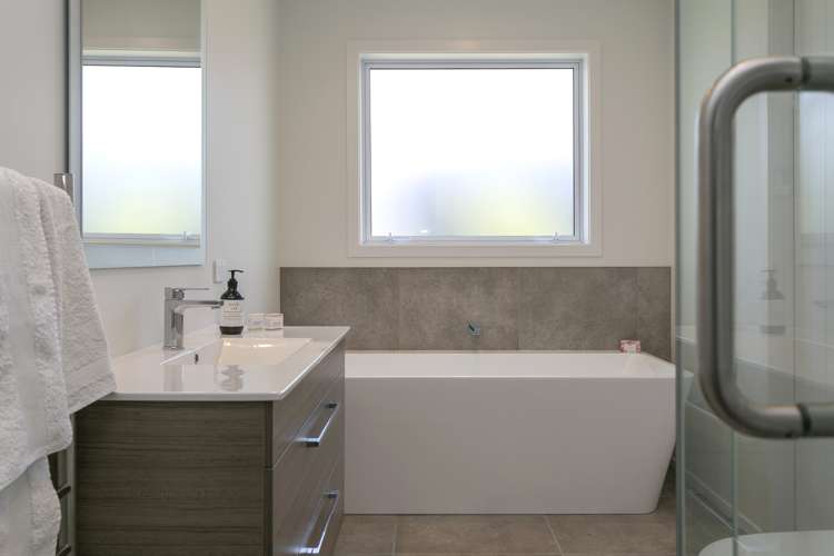 6 Maison Way Rangatira Park_12