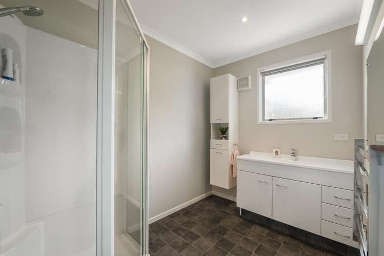 5 West Crescent Te Puru_20
