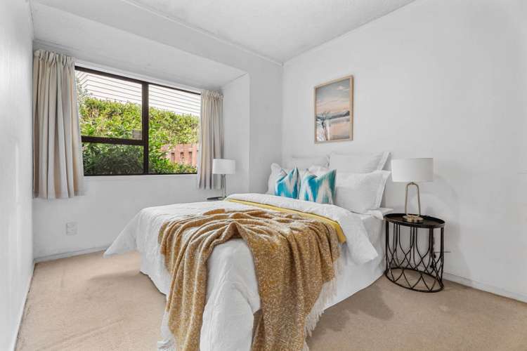 1/16a Moore Street Hillcrest_15