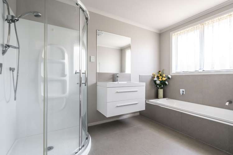 12 Cabourne Drive Glenview_14