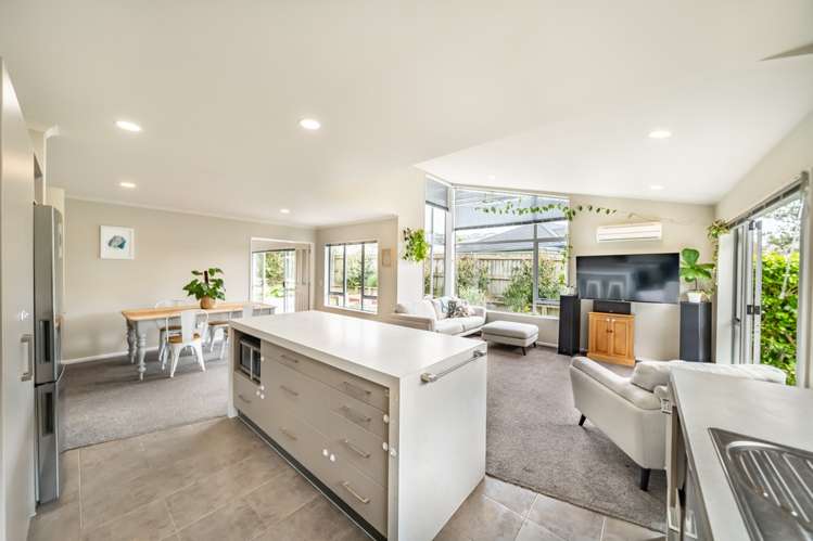 31 Te Puia Drive Aotea_13