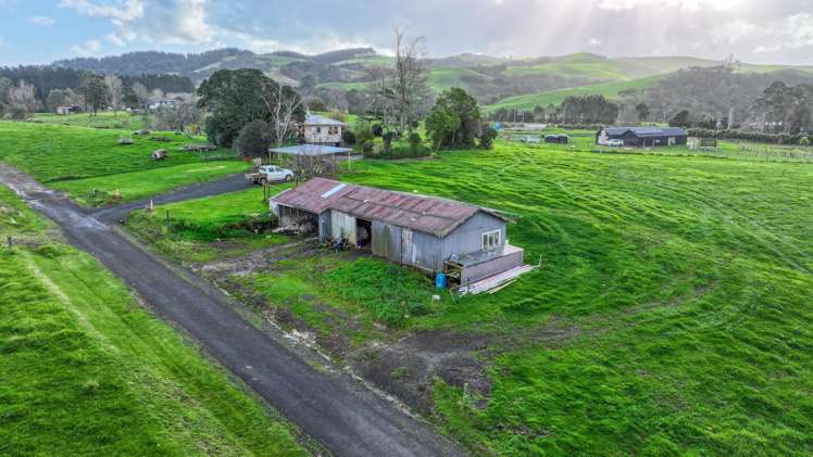 8 Old Barn Road Waitakaruru_12