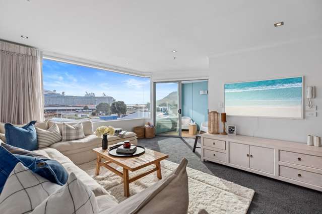 Large apartment, two carparks!