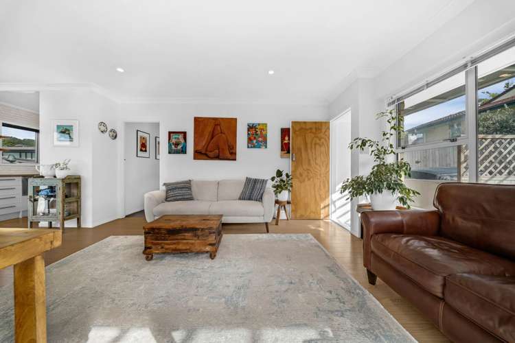 2/4 Noumea Place Mairangi Bay_4