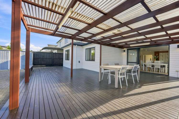 3 Golden Avenue Flat Bush_12