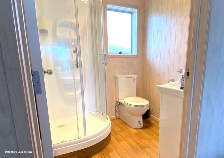 25 and 31/76 Lake Terrace_5