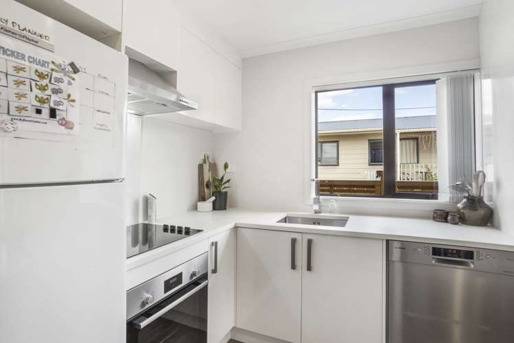 1/9 Marlene Avenue Te Atatu South_6