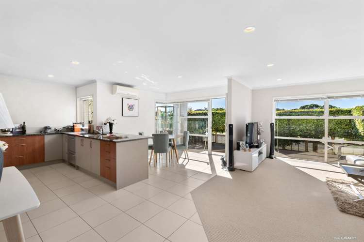 27 Savona Drive Flat Bush_4