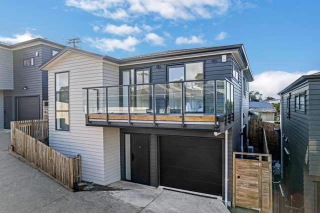 Rangitoto & Westlake Zones: Elegant Modern Home