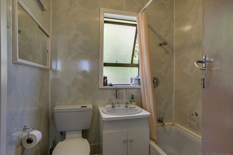 9 Luxmoore Road Waimataitai_16