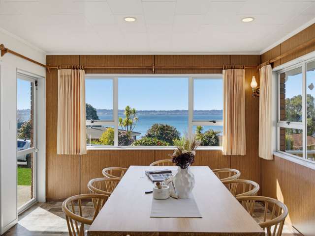 Lake Views, Space & 70's Character