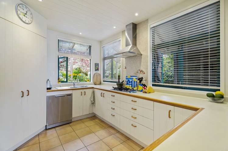 6 Joydon Place Stanmore Bay_5