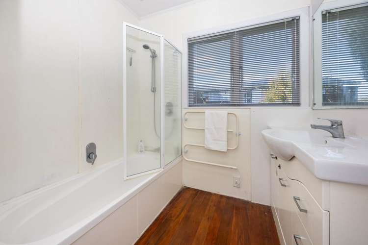 17 Vandeleur Avenue Birkdale_9