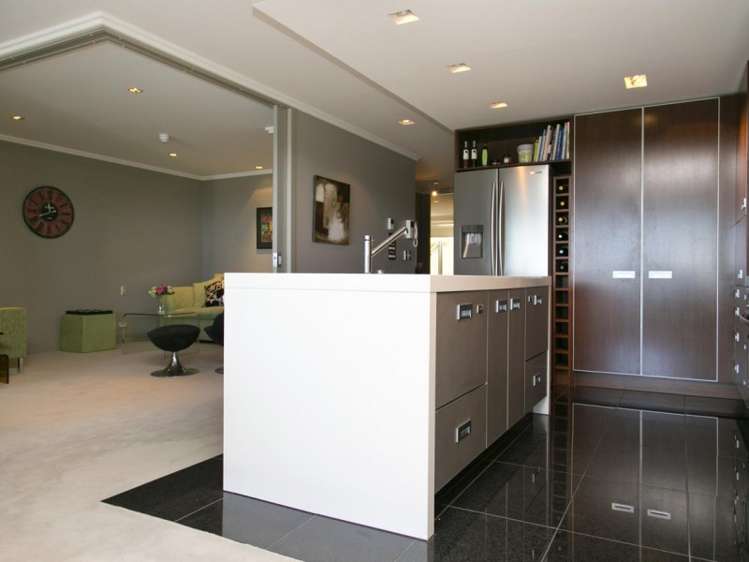 2/225 Lake Terrace Waipahihi_8