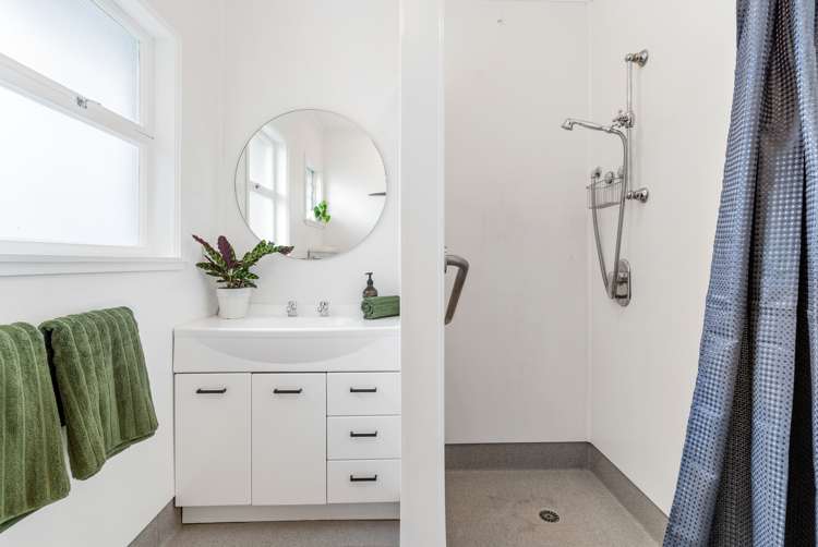 2/42 Chartwell Avenue Glenfield_14