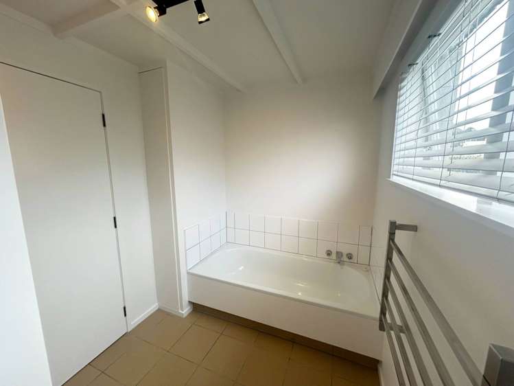 1/21 Queens Parade Devonport_12