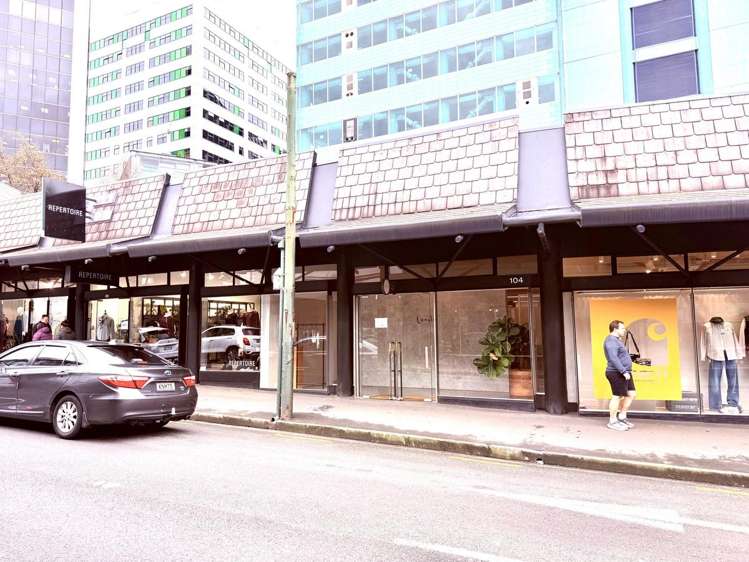 Shop 4/98-110 Victoria Street_0