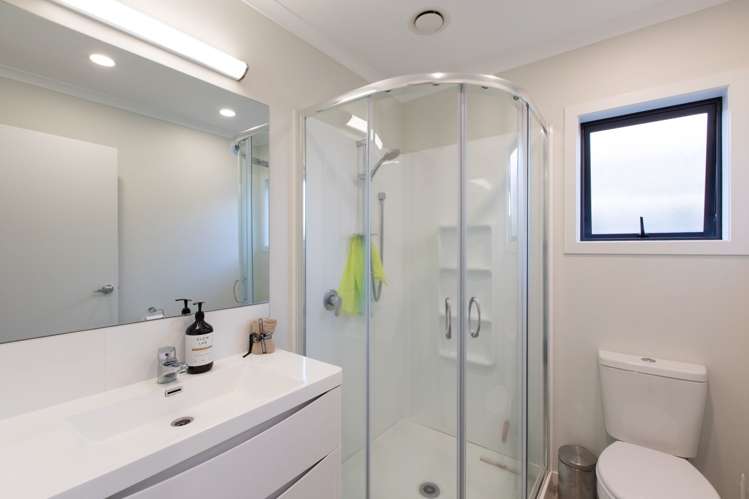 33B Saxbys Road Glenview_15