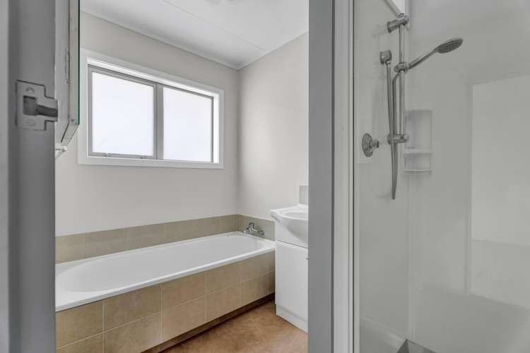 16a Culzean Grove Bell Block_13